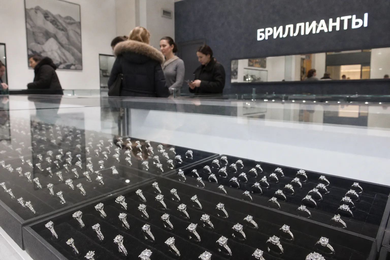 Крупный скандал с поддельными бриллиантами во Вьетнаме: как обманывали покупателей