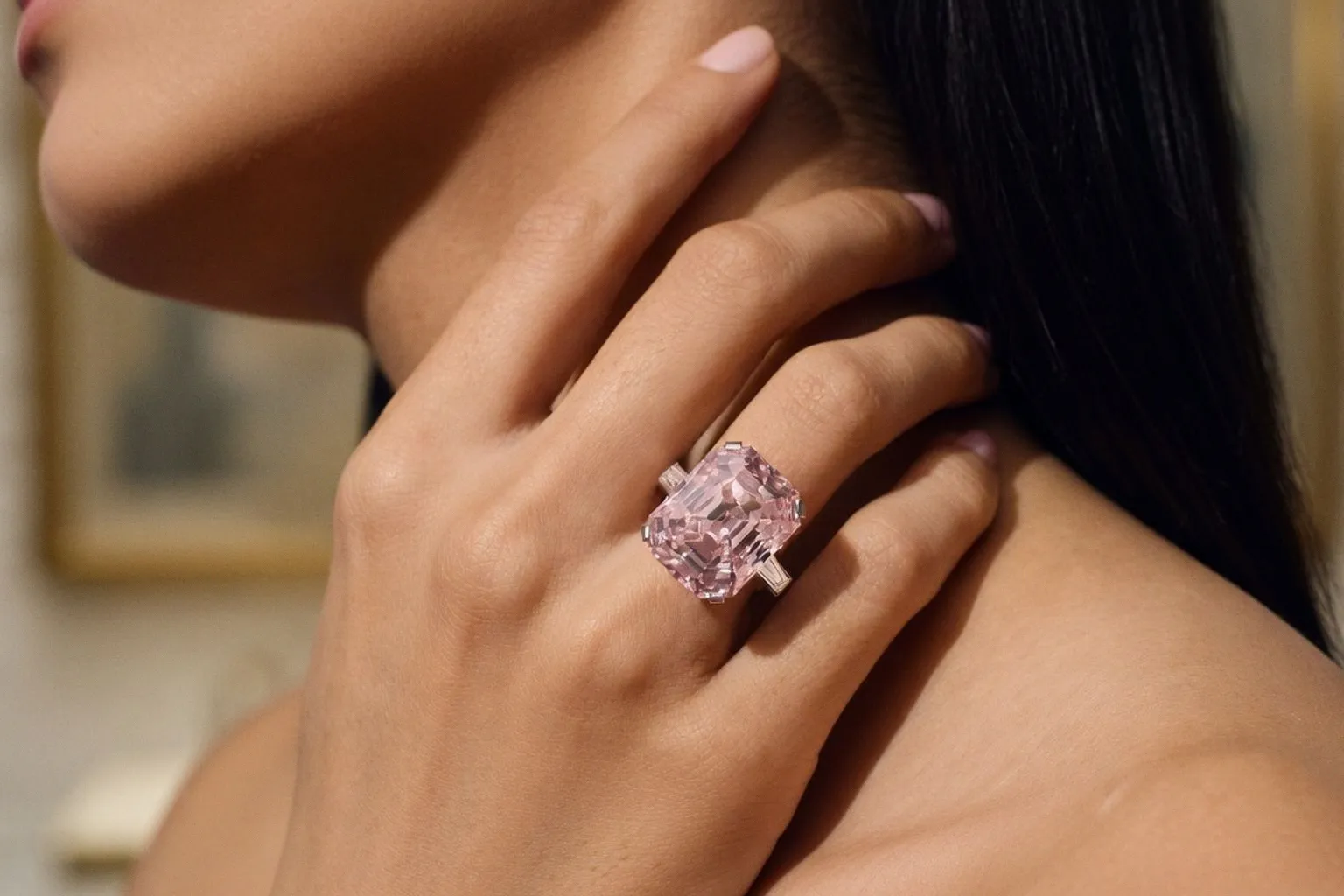 Редкое кольцо Bulgari с розовым бриллиантом в 24 карата выставлено на торги